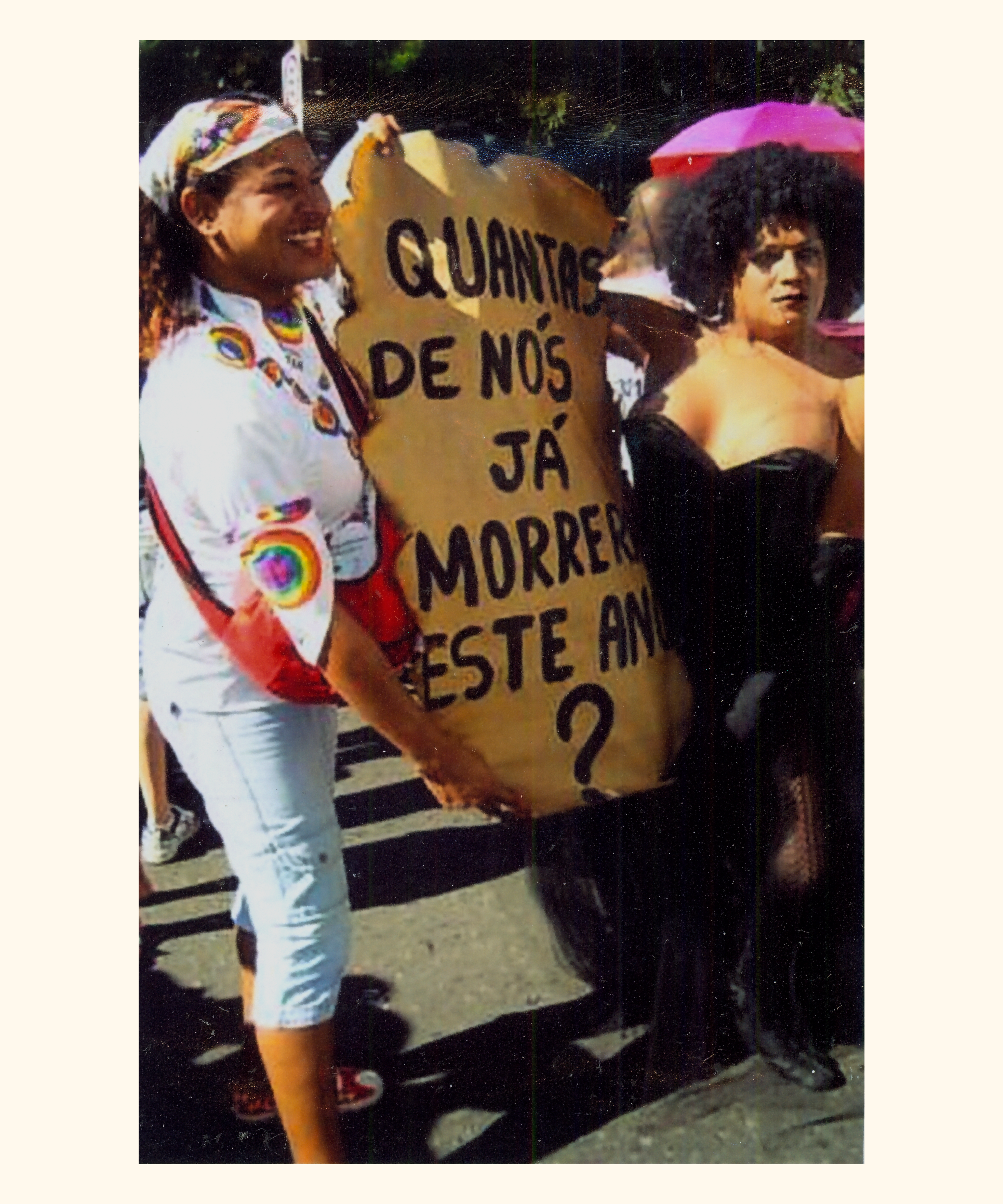 5. Susy e Janaína, militantes do grupo Identidade na Parada LGBT de Campinas. SP, [2006].