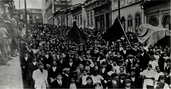 Cortejo do operário morto na greve geral de 1917, São Paulo, SP.